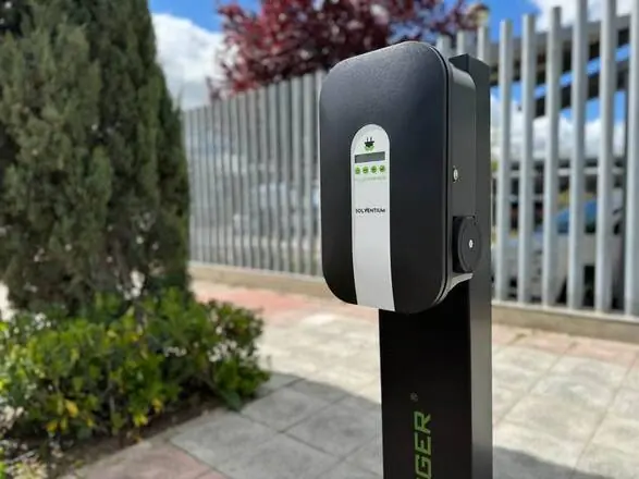Policharger NW · instalación en jardín