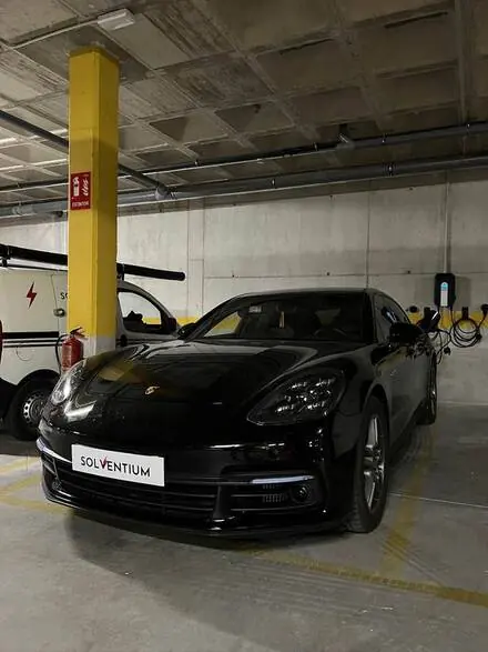 Carga de un Porsche · garaje