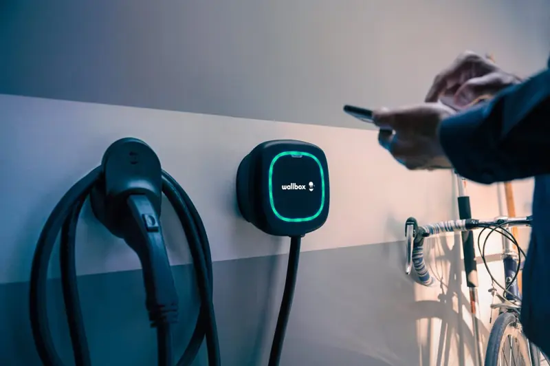 Cargador Wallbox Pulsar Plus con cable integrado