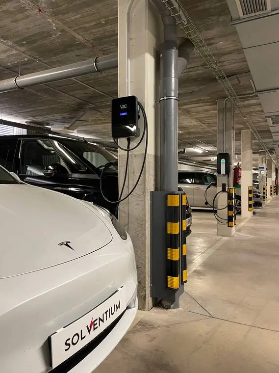 Tesla Wall Connector de tercera generación con frontal de vidrio templado